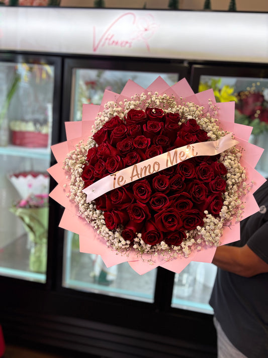 Baby’s Breath Rim Rose Bouquet