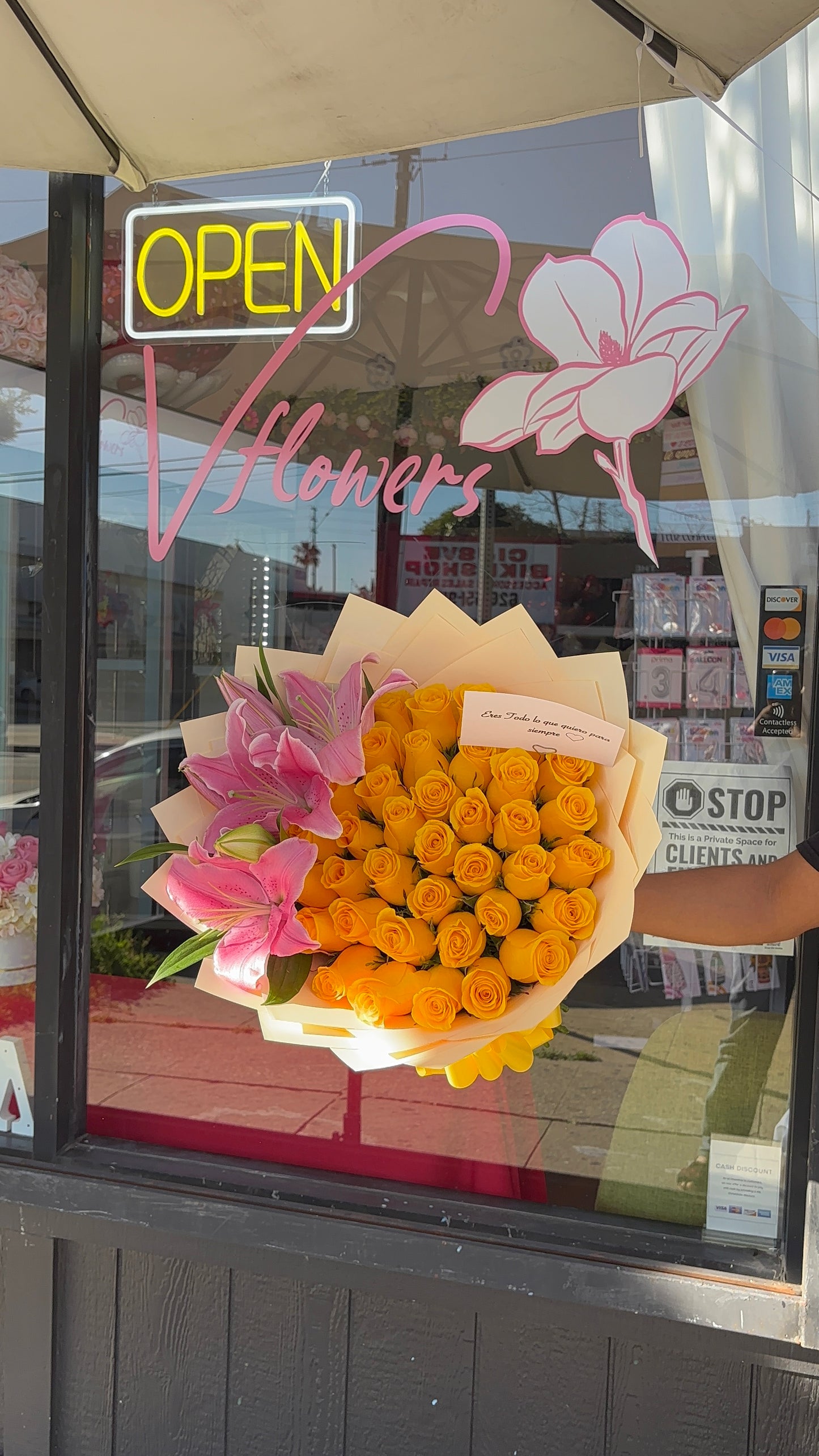 Yellow Rose Bouquet With Lilies