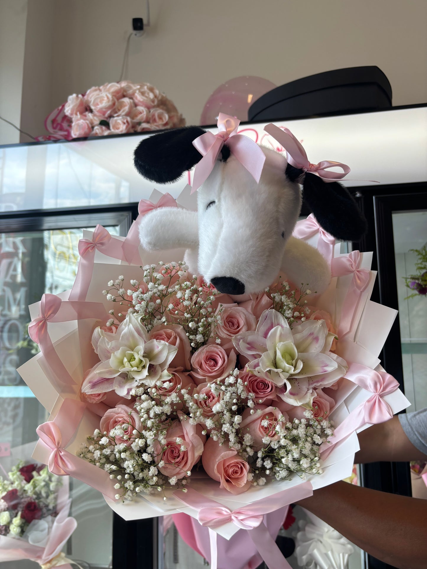 Snoopy Pink rose bouquet